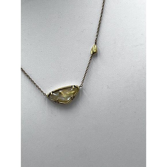 Kendra Scott Margot Vintage Gold Chain And Pendant in White Abalone Necklace - Picture 9 of 16